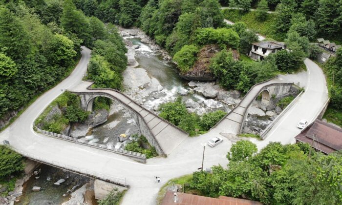 Tarihi çifte köprüler sel ve afetlere meydan okuyor