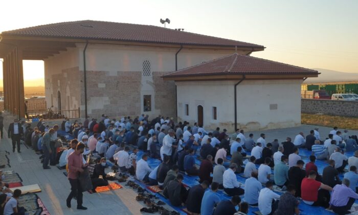 Tarihi Kutluhan Camsii cemaatine kavuştu