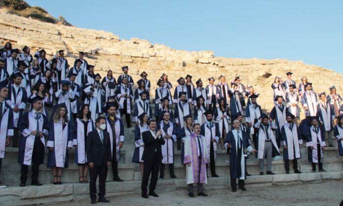 Tarihin ilk tıp okulunda 2 bin yıl sonra diploma töreni