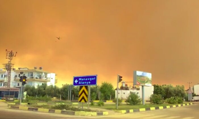 Tarım ve Orman Bakanı Pakdemirli, Antalya’daki yangın bölgesine geliyor