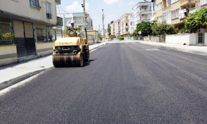 Tarsus Belediyesi, yol onarım ve asfalt çalışmalarına devam ediyor