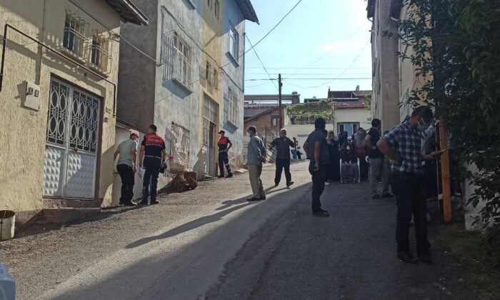 Tartıştığı eşini bıçaklayarak öldürdü