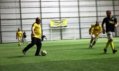 TBMM Başkanı Şentop stresini halı saha maçında attı