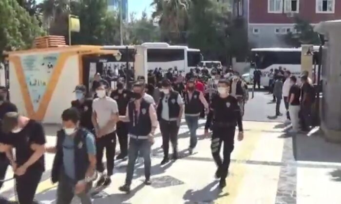 Telefon dolandırıcılarına 5 ilde operasyon: 60 gözaltı