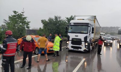 TEM Otoyolu’nda yağış kazayı beraberinde getirdi: 6 yaralı