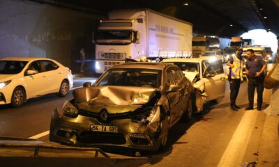 TEM’de 5 araç birbirine girdi: 5 yaralı