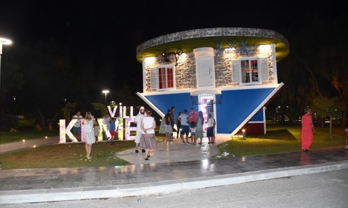 Ters ev ziyaretçi akınına uğradı