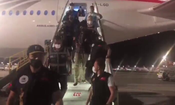 ‘Tosuncuk’ lakaplı Mehmet Aydın, uçaktan böyle indirildi