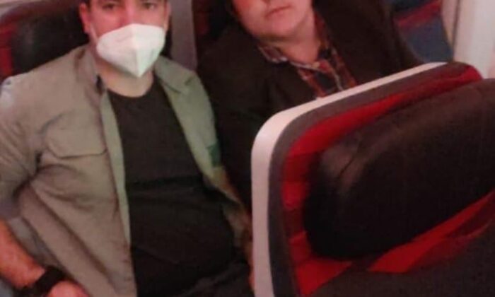 Tosuncuk olarak bilinen Mehmet Aydın’ı getirecek uçak hareket etti. Akşam 22.30 gibi Türkiye’de olacak. Aydın’ın getirilmesinden fotolar ortaya çıktı.