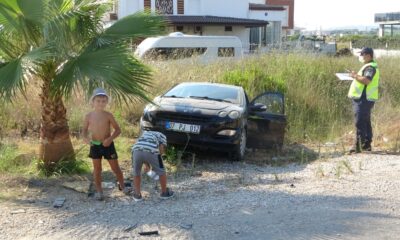 Trafik kazası sonrası araçtan çıkıp oyunlarına devam ettiler