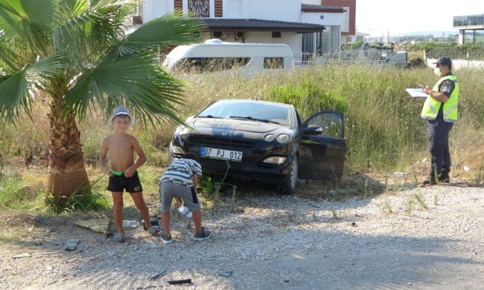 Trafik kazası sonrası araçtan çıkıp oyunlarına devam ettiler