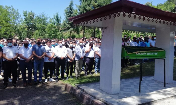 Trafik kazasında hayatını kaybeden genç son yolculuğuna uğurlandı