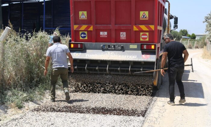 Turgutlu Belediyesi asfalt çalışmalarına devam ediyor