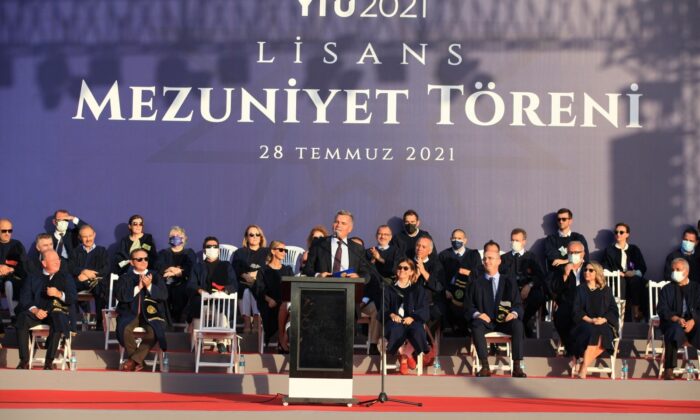 Turkcell GM Erkan, yeni mezunlara seslendi: “Vakit kaybetmeden harekete geçin”