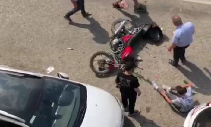 Türkeli’de motorsiklet yayaya çarptı: 2 yaralı
