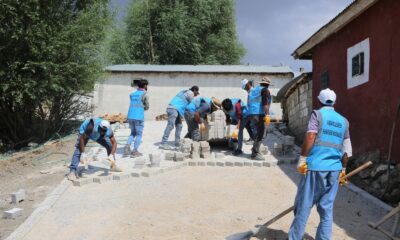 Tuşba Belediyesinin mahalleleri güzelleştirme çalışmaları sürüyor