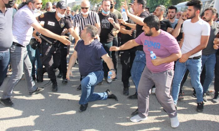 Tütüncülerin eyleminde gerginlik