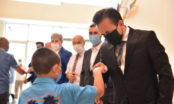 Tuzla’da gelenekselleşen bayramlaşma töreni gerçekleştirildi