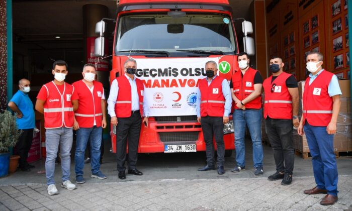 Tuzla’dan Manavgat’a yardım tırları ve su tankerleri yola çıktı