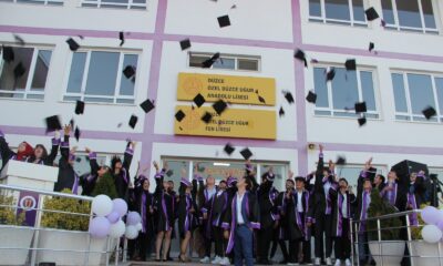 Uğurlu öğrenciler kep attı