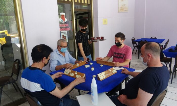 Uşak normalleşti, kahveciler bayram etti