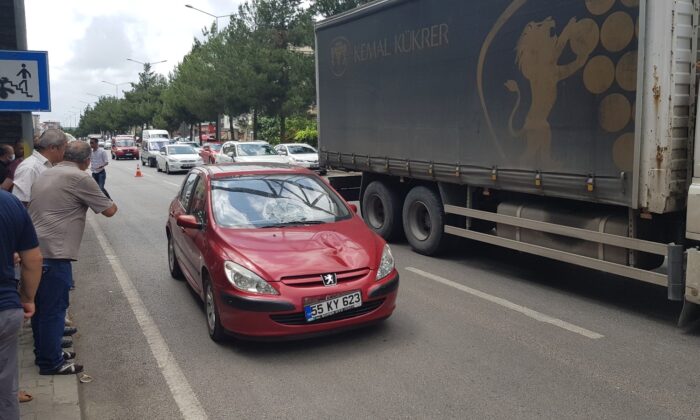 Üst geçidi kullanmadı, otomobil çarptı