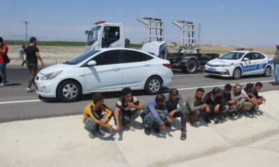 Uygulama noktasından kaçan otomobilden 10 göçmen çıktı