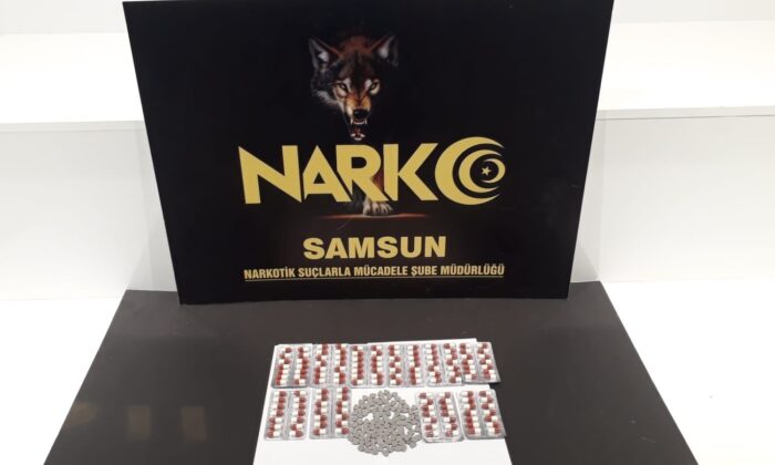 Uyuşturucu haplarla yakalandı