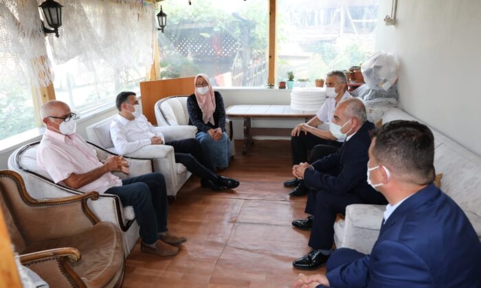 Vali Atay bayramda şehit ailelerini yalnız bırakmadı