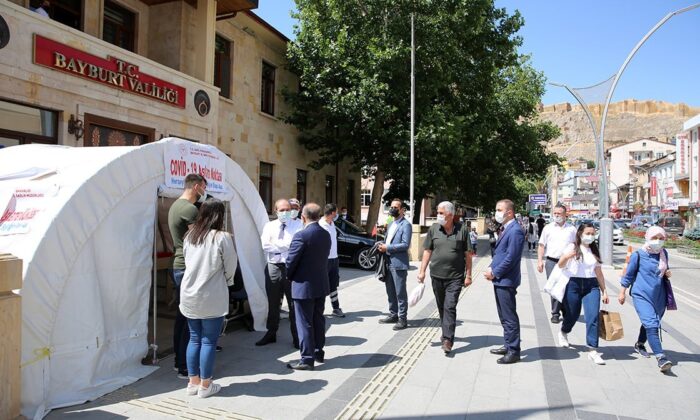 Vali Cüneyt Epcim, aşılama noktalarını inceledi