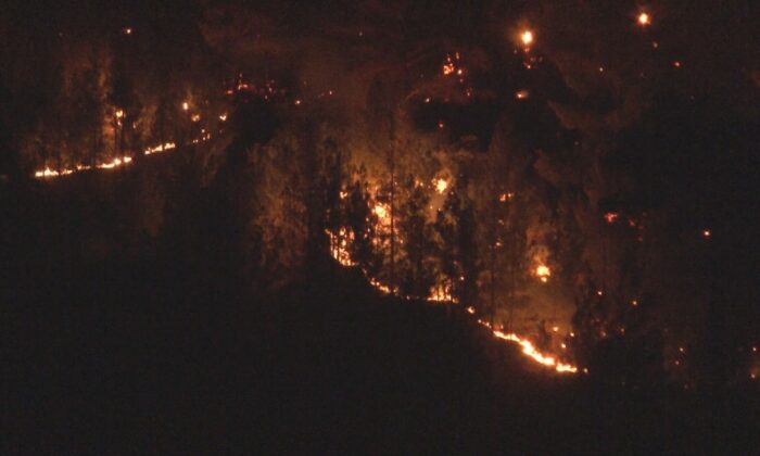 Vali Günaydın: “Yangın kontrol altına alındı, soğutma çalışmaları devam ediyor”
