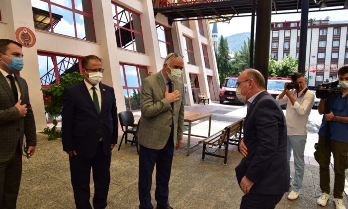 Vali Karadeniz itfaiye ekipleriyle bayramlaştı