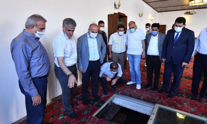 Vali Karaloğlu, Sultan Sasa’nın sembolik türbesini ziyaret etti