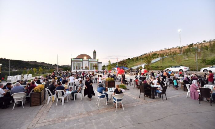 Vali Karaloğlu, yetimleri ağırladı