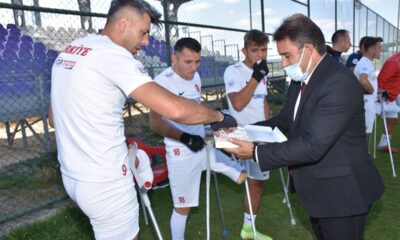 Vali Vekili Kaya’dan Ampute Futbol Milli Takımı oyuncularına lokum ikramı