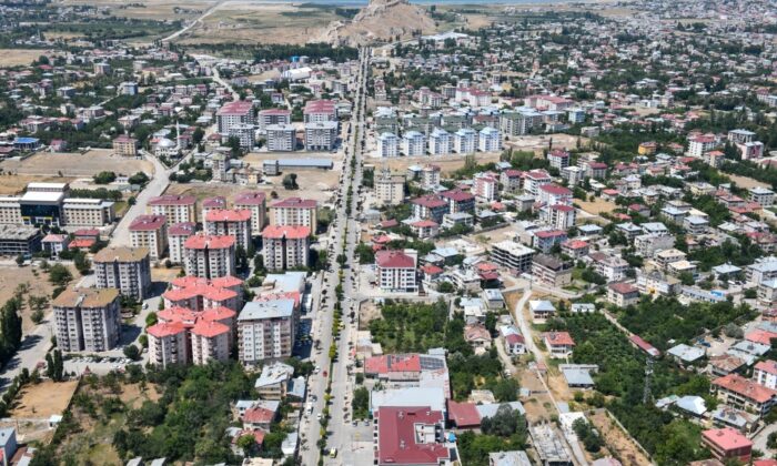 Van Valisi Bilmez’den helikopterli denetim