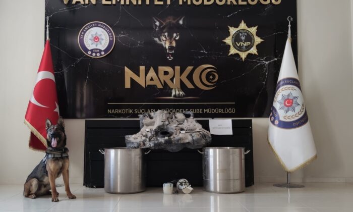 Van’da bir otomobilin yakıt deposunda 68 kilo likit metamfetamin ele geçirildi