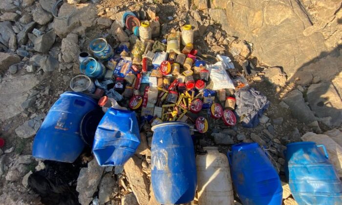 Van’da fünye ve yaşam malzemesi ele geçirildi