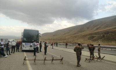 Van’da sel nedeniyle araçlar mahsur kaldı