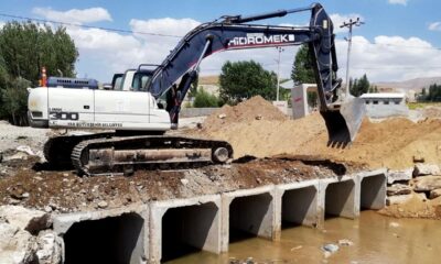 Van’da sel ve su taşkınlarına karşı menfez çalışması