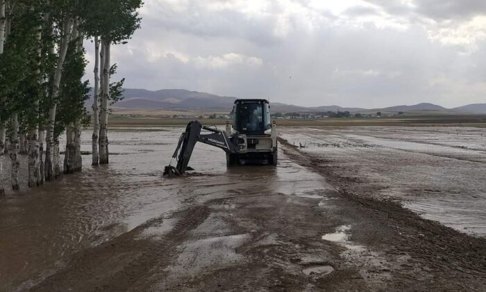 Van’ın 3 ilçesinde sel felaketi