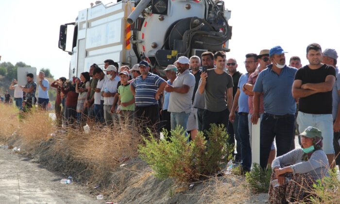 Vatandaşlar Manavgat’ta yanan ormanı endişeli gözlerle izliyor