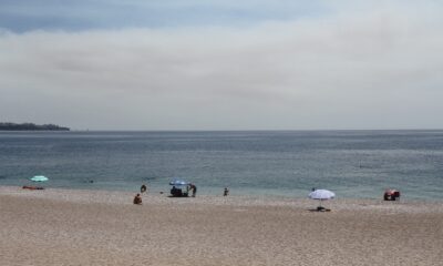 Vatandaşlar yangın için seferber oldu, dünyaca ünlü sahil boş kaldı