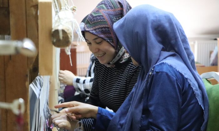 Vezirköprü Halk Eğitim Merkezi’nde üretiliyor, dünyaya pazarlanıyor