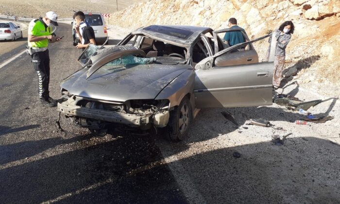 Virajı alamayan otomobil takla attı: 5 yaralı