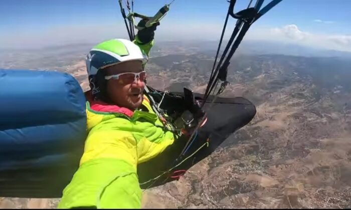 Yamaç paraşütçüleri daha önce denenmemiş uçuş gerçekleştirdiler