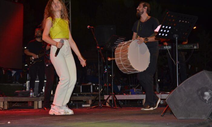 Yanan ormanlara festivale gelenlerin sayısı kadar fidan desteği