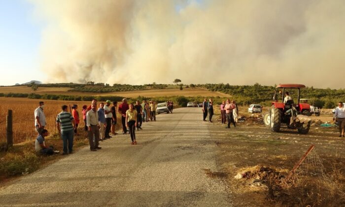 Yangın bölgesinde köylülerin tedirgin bekleyişi sürüyor