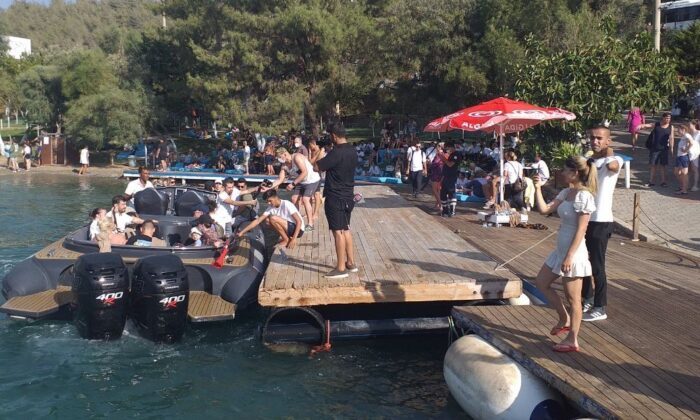 Yangın bölgesindeki oteller tahliye ediliyor