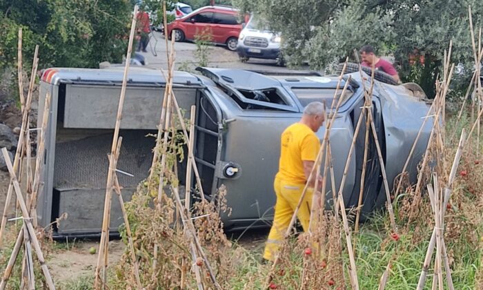 Yangın ihbarına giden kamyonet devrildi: 2 yaralı